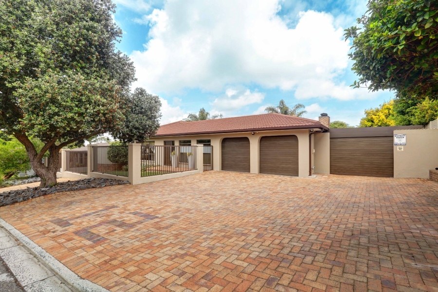 4 Bedroom Property for Sale in Loevenstein Western Cape